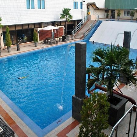Bumi Senyiur Hotel Самаринда Экстерьер фото