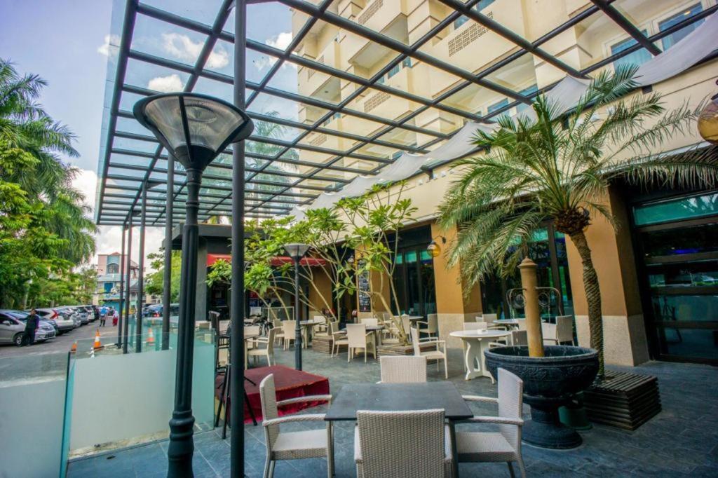 Bumi Senyiur Hotel Самаринда Экстерьер фото