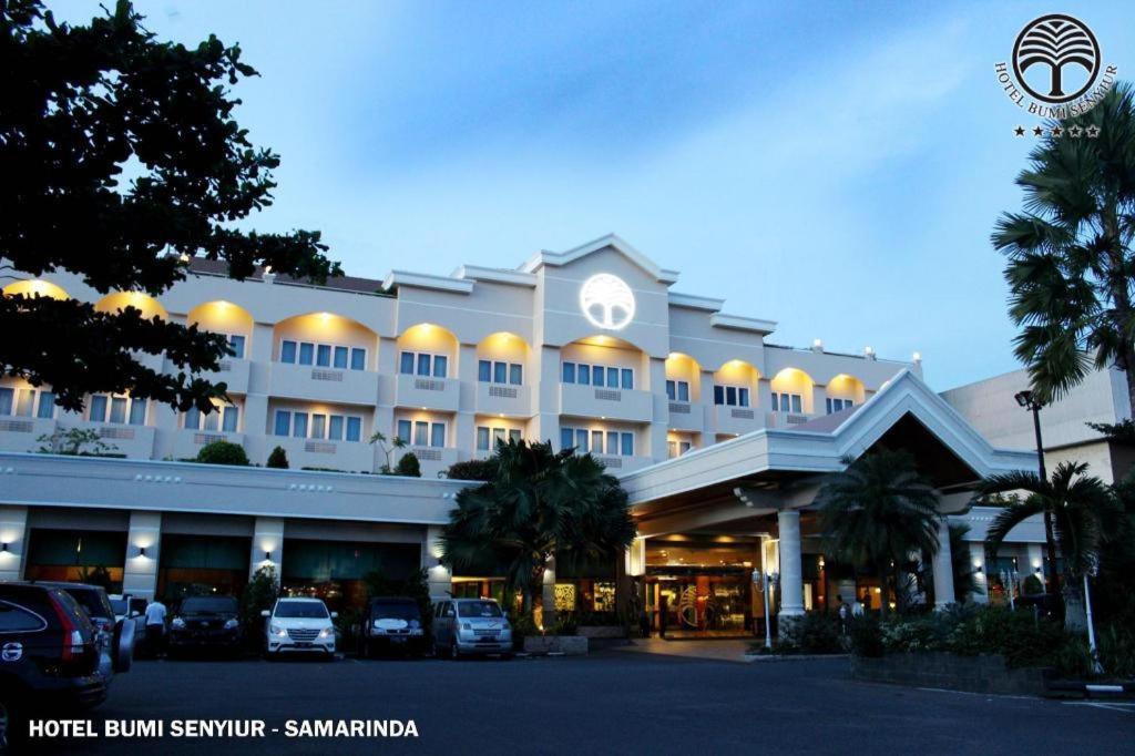 Bumi Senyiur Hotel Самаринда Экстерьер фото