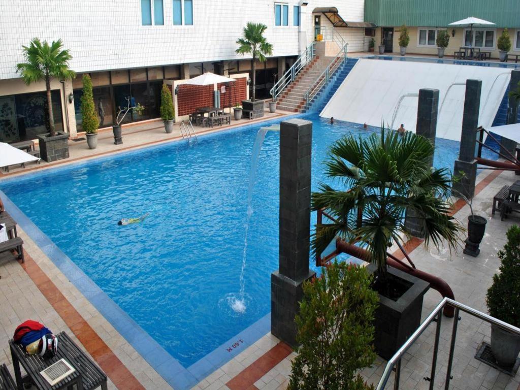 Bumi Senyiur Hotel Самаринда Экстерьер фото
